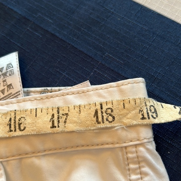 GUESS men’s white shorts size 36 - Picture 10 of 11